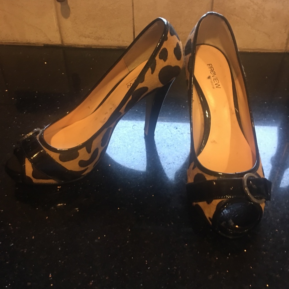New peep toe pump